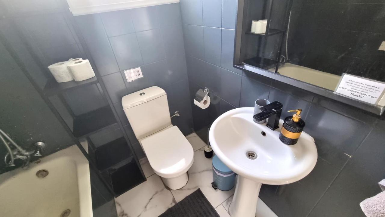 Cozy Beach Apt, Near Airport With 100Mbit Internet Ларнака Екстериор снимка