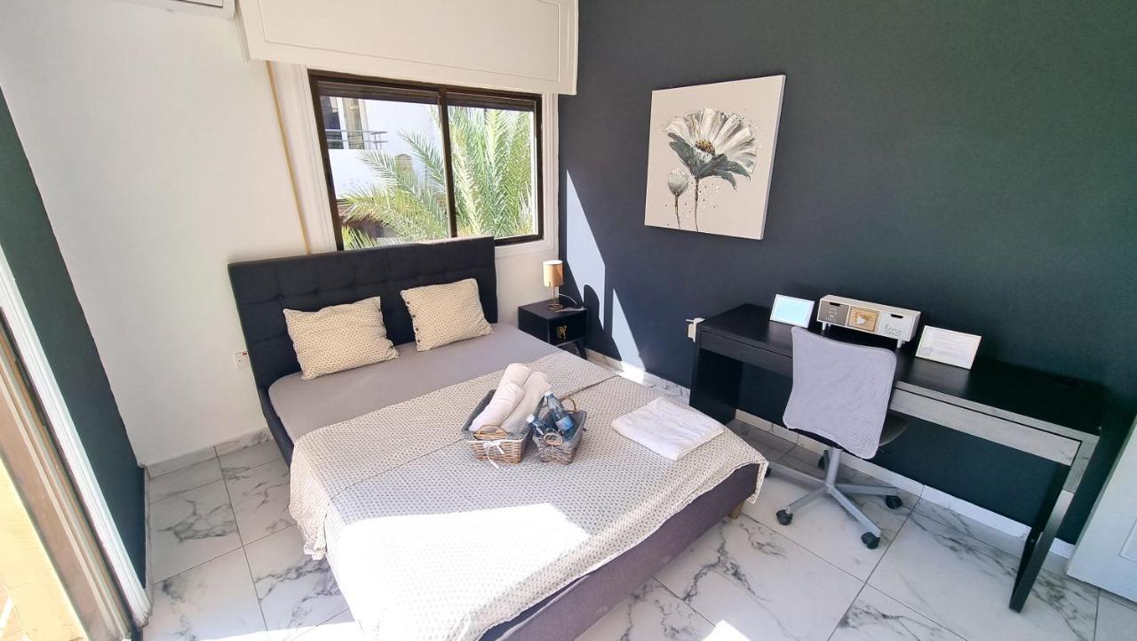 Cozy Beach Apt, Near Airport With 100Mbit Internet Ларнака Екстериор снимка