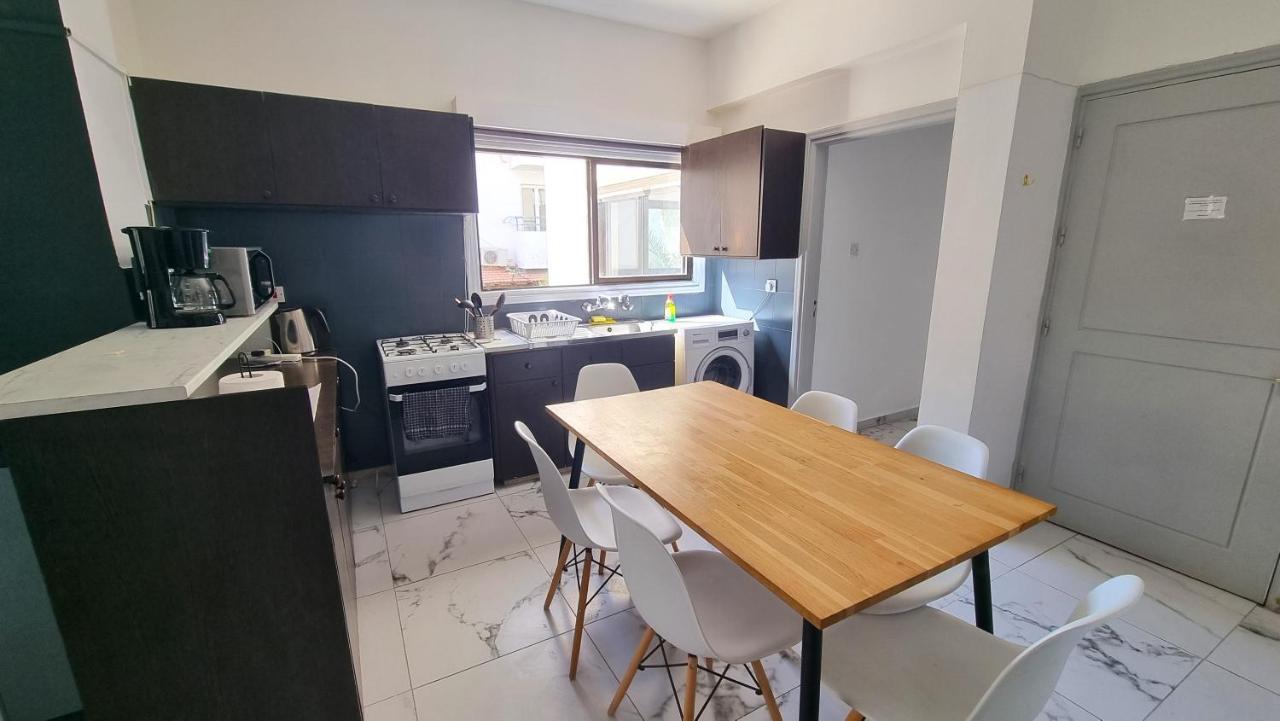 Cozy Beach Apt, Near Airport With 100Mbit Internet Ларнака Екстериор снимка